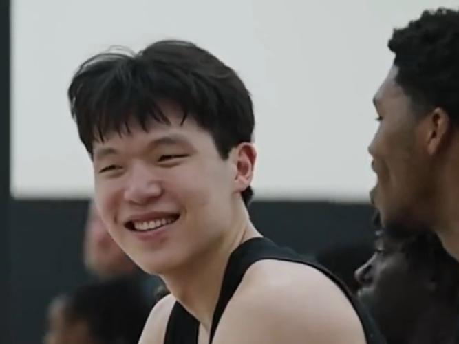 杨瀚森：利拉德和霍勒迪都很和蔼 教了我很多 新赛季不紧张