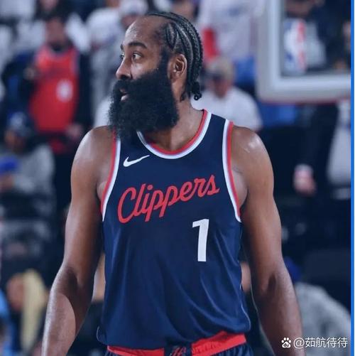 哈登谈范甘迪特制文化衫：他很疯狂 在尽一切努力帮助球队