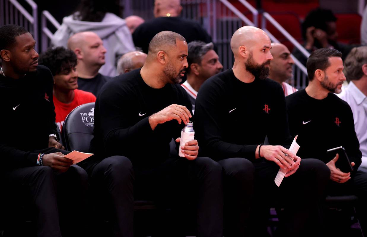 乌度卡：卡佩拉既可以承担传统中锋角色 也可以与申京组成双塔