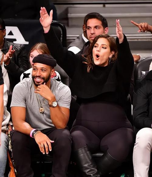 为何运动员都找白人女孩？皮尔斯：黑人女性过于男性化 斤斤计较