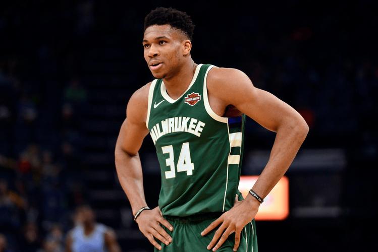 新冠康复后字母哥首次参加雄鹿训练营 进行了无对抗训练