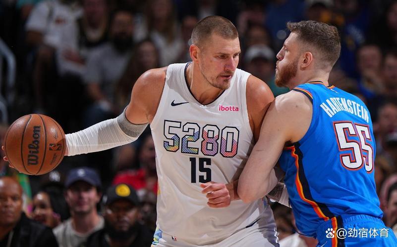 神出鬼没！卡梅隆-约翰逊：我还在适应约基奇的不看人传球