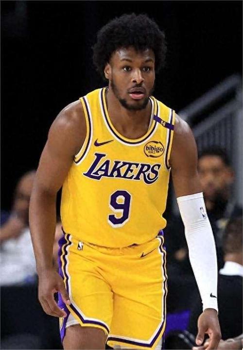 夸梅：布朗尼应该学基德&适应三分之前别轻易出手 多练突破