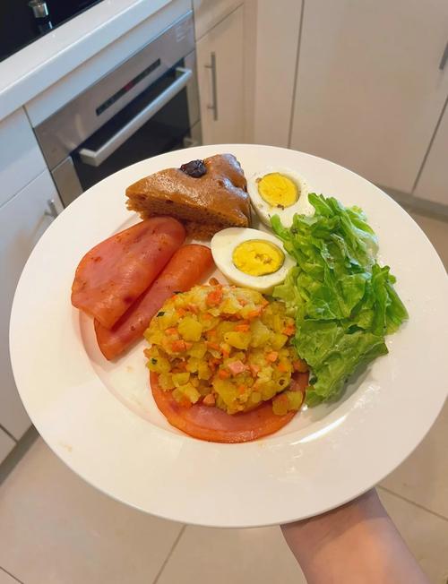 林葳：每天基本都是去吃中餐 我还是有点不习惯国外的饮食