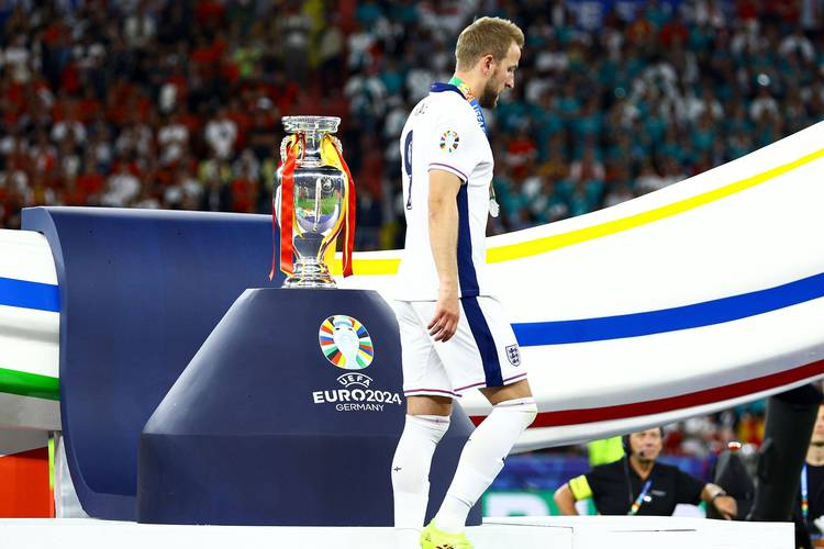 欧文:凯恩等球员正渐渐老去,我对英格兰夺世界杯没有信心