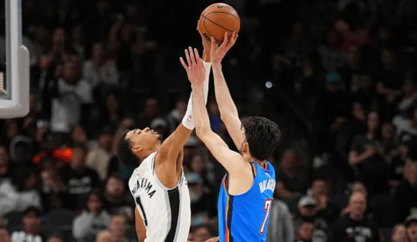 失误有点多其他完美！文班16分钟3投3中砍下9分10篮板7助攻3盖帽