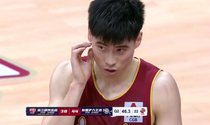 进攻效率不高！哈迪13中4&三分8中3拿到12分 出现4次失误