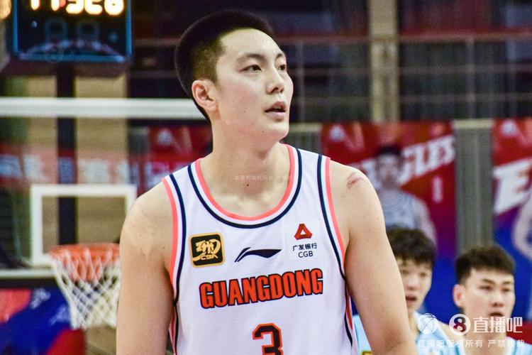 小试牛刀！特雷-杨6中3轻松拿下9分2板8助