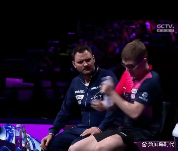 倒霉透了！托布转换快攻欲绝杀遭大帽扇飞&0.3s空接再被帽翻在地