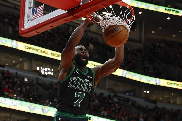 轻轻松松！杰伦-布朗13中6拿到21分1篮板