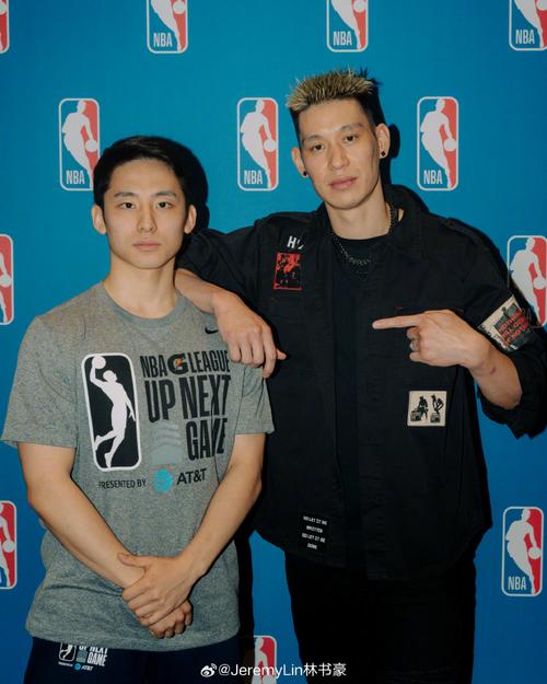 马里昂胖成球~林书豪晒照：见到很多老朋友 向这些传奇人物致敬