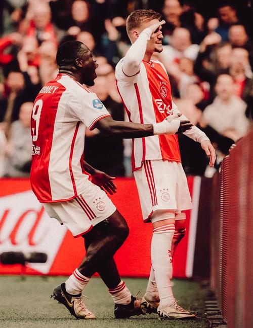 泰勒：23年欧联决赛后被围堵是最恶劣遭遇，事实上那场没重大误判