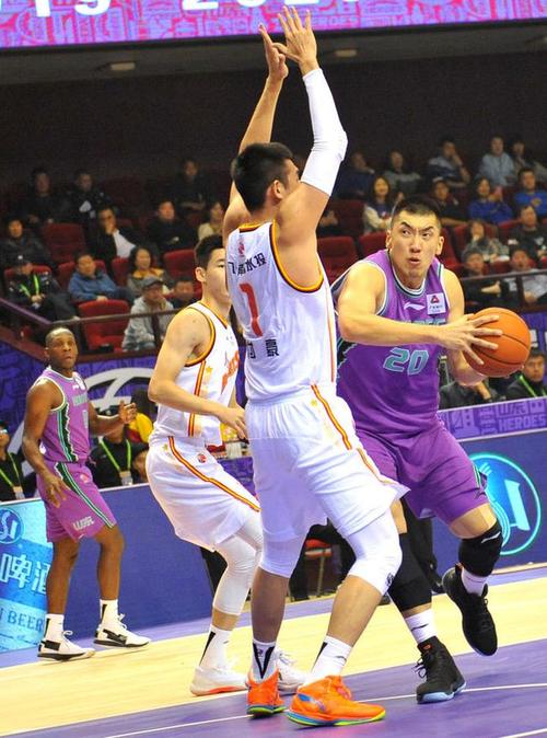 明年还打?小卡鼓励龙狮球员:各位继续加油 咱们下次见