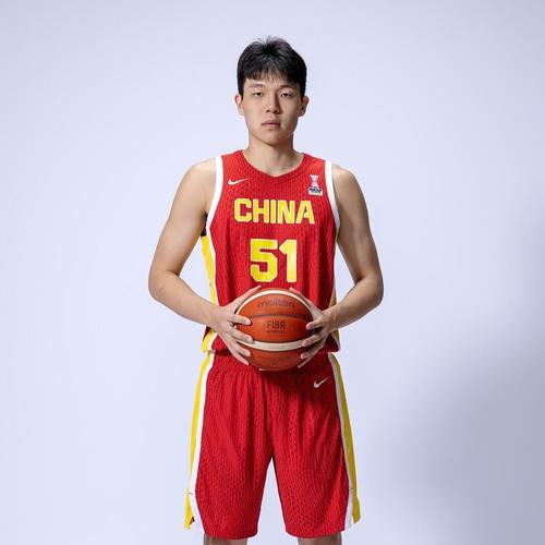 杨瀚森：我所有方面几乎都是劣势尤其速度 我努力增强球队凝聚力