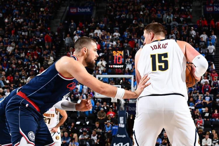 卢：要是对阵龙狮是常规赛 肯定会让祖巴茨在低位打40次