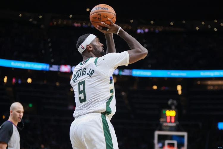 波蒂斯：我很欣赏特纳的领导力 他求胜欲很强很庆幸他在我们队里