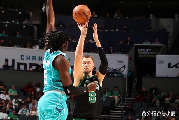 波津上半场3投2中&三分1中1得到8分5板1助2帽 正负值+11全队最高