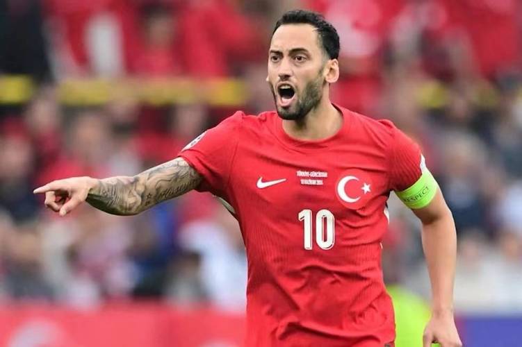 恰尔汗奥卢：我已经参加了三次欧洲杯，我的目标是世界杯