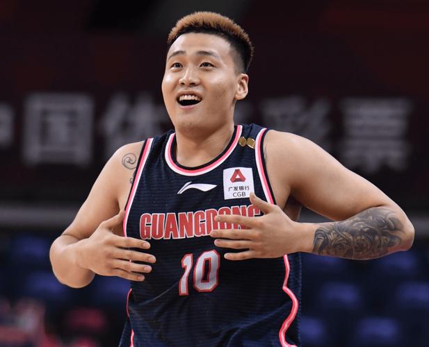 熟悉的声音！广东全运男篮出场仪式 赵睿喊口号Let's go Tiger