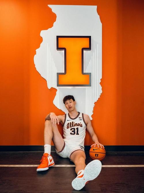 继续访校行程！郇斯楠到访俄亥俄州立 晒出球衣定妆照