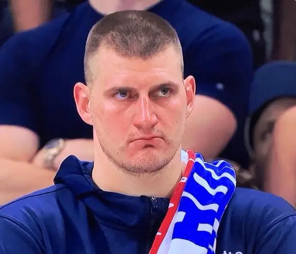 高效全能！约基奇半场7中5拿到10分7板4助1断1帽