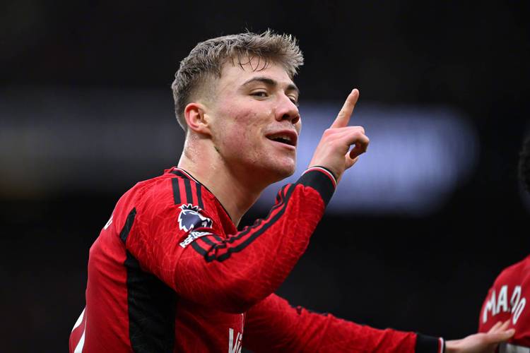 好友：霍伊伦加盟曼联时或许还太年轻，他们一家对曼联从未有怨恨