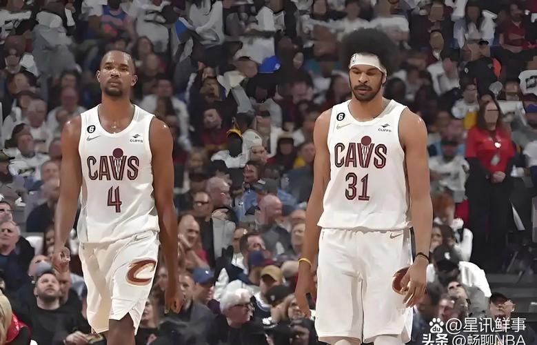 小贾巴里：联盟之前都打小球战术 现在好像又要回归双塔阵容了