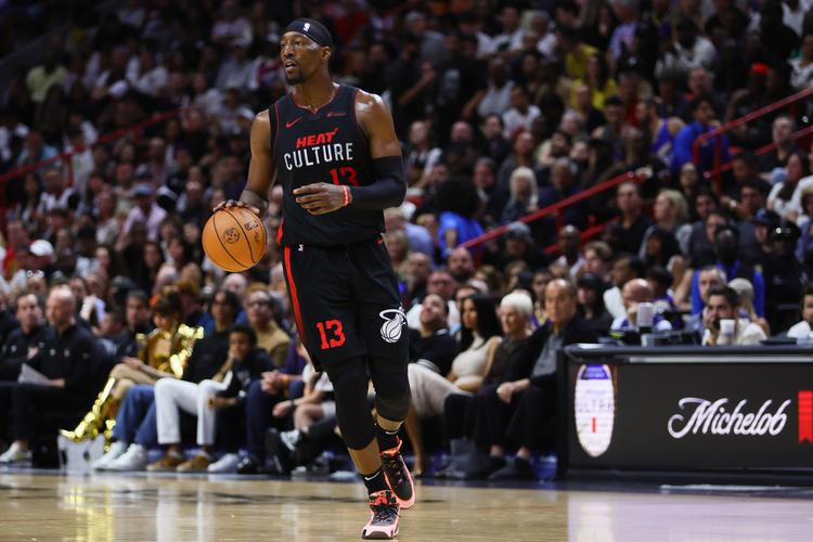 中途伤退！阿德巴约11中4得13分9板3助 罚球7中5