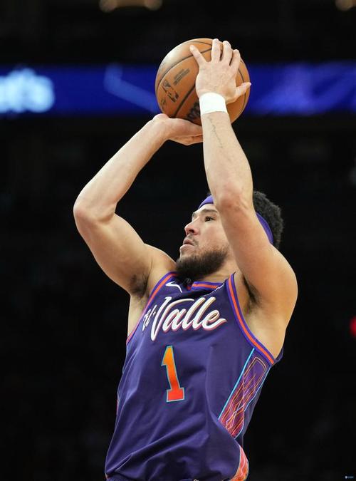 布克：对新赛季感到兴奋 担任球队的领袖是我重大职责