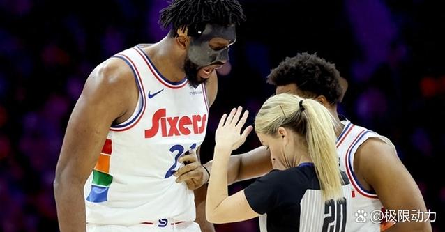 看来恢复不错！恩比德在训练时轮流和队友进行一对一单挑