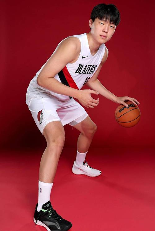 季前赛场均8分3.5板！杨瀚森的努力&进步有目共睹 新赛季继续加油