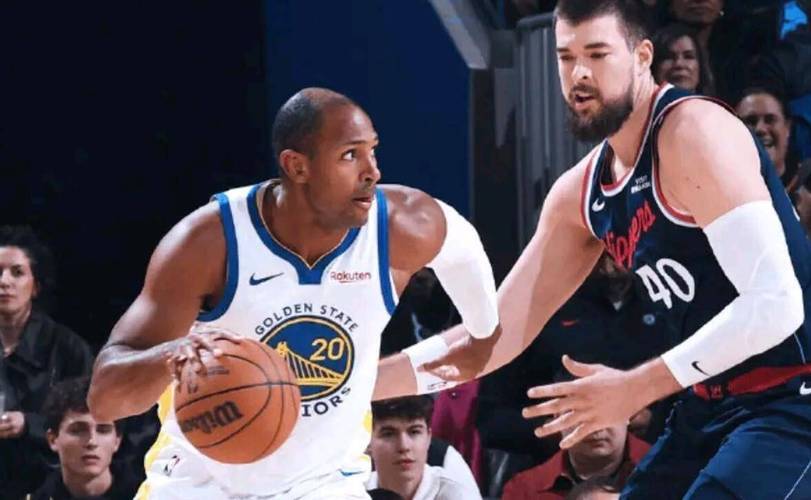 首秀发挥不错！比尔上半场两分6中6砍下12分2篮板 正负值+5