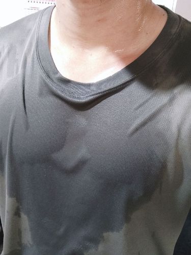 继续修炼！朱正更新社媒晒近期多张训练照：Sweat💦流汗