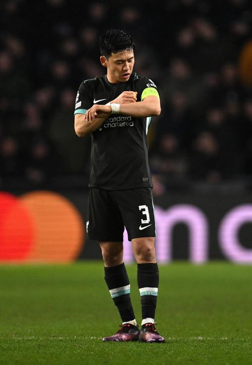 记者:麦卡利斯特参加利物浦今日训练,远藤航遭遇腿筋问题