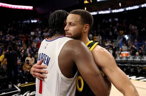 库里：我们派多人防守哈登小卡 让他们在人堆里打球