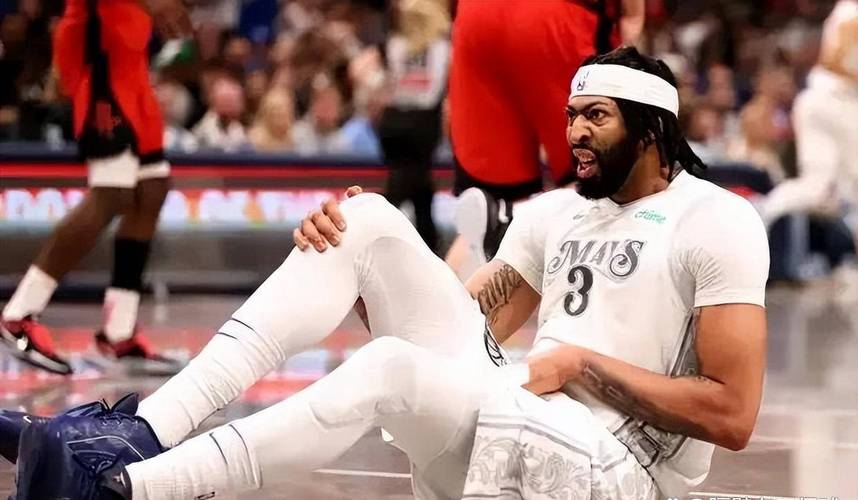 独行侠官方：浓眉因左小腿酸痛 本场比赛不会回归