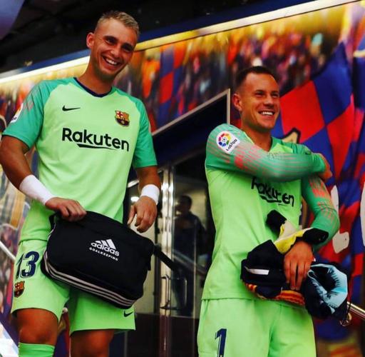 时隔半年前巴萨门将西莱森迎复出，8扑救助奈梅亨晋级荷兰杯次轮