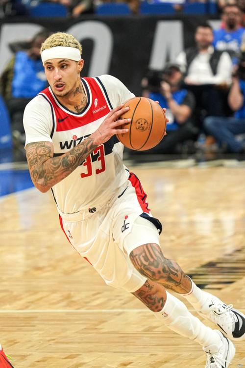 尽力了！库兹马13中9高效贡献22分 末节7中6独得16分