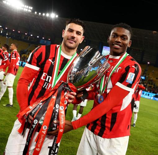 罗马后防配合失误送大礼，莱奥门前的机会竟然被封堵了