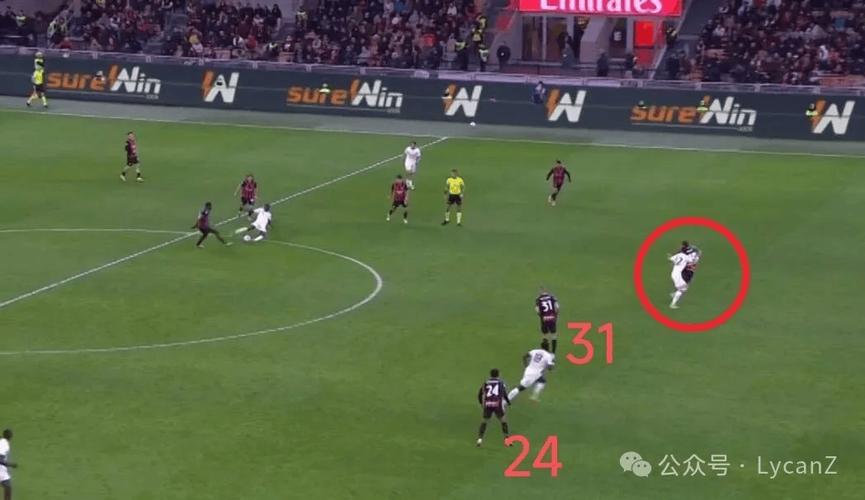 莱奥奔袭突破恩迪卡后横传，帕夫洛维奇推射破门