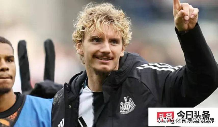 水土不服？西蒙斯德甲每90分钟参与0.69球，登陆英超7场联赛仅1助