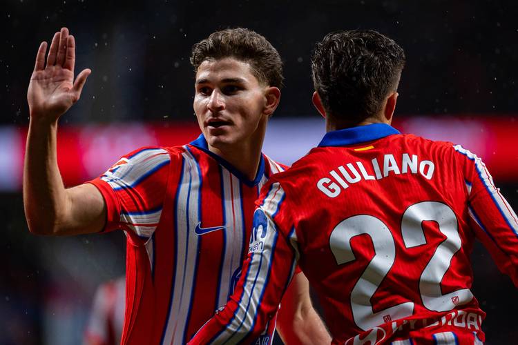 阿尔瓦雷斯数据：3次射门打进1球，错失1次机会，评分7.7全场最高