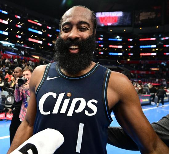 昨日重现？小卡负角度压哨跳投命中扳平比分 鲍尔默兴奋握拳