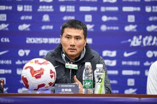 解说：希望足协能给年轻教练合理时长，邵佳一能把球队斗志带出来