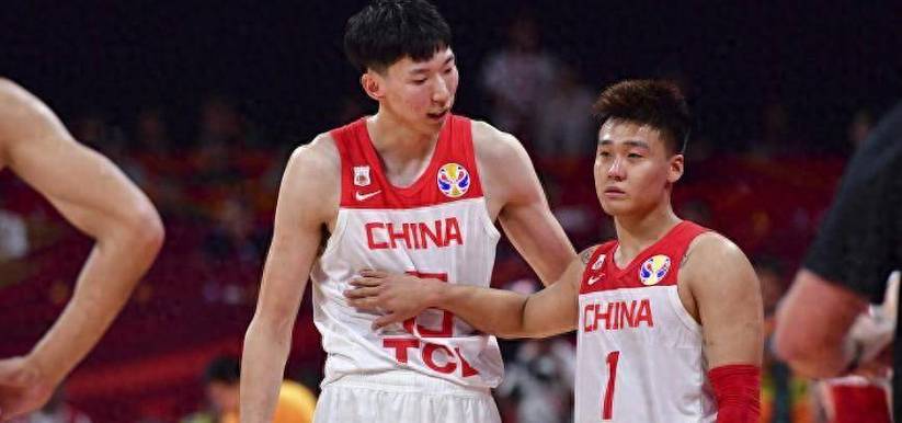 中国男篮世预赛集训名单：周琦、赵睿领衔 胡明轩、曾凡博在列