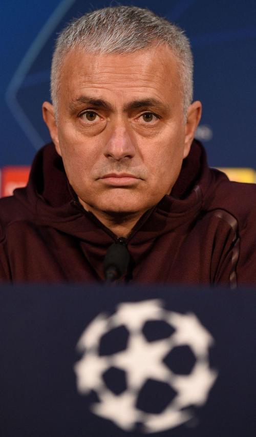 晋级16强！穆帅：对上半场球员态度非常不满，中场我就想换下九个