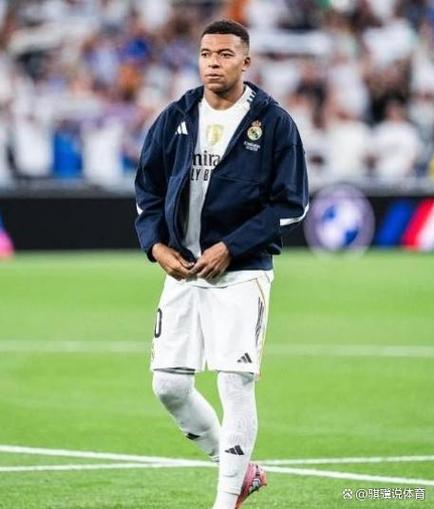 独立摄像机揭秘姆巴佩场上言语：抱怨对手拖延时间、责怪补时不足