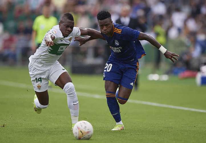 裁判称维尼修斯撞击非故意！埃尔切主帅反驳：25年前就改规则了！