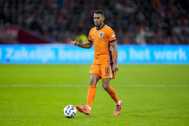 斯洛特谈远藤航机会少：他和赫拉芬贝赫位置一样，而后者一直健康