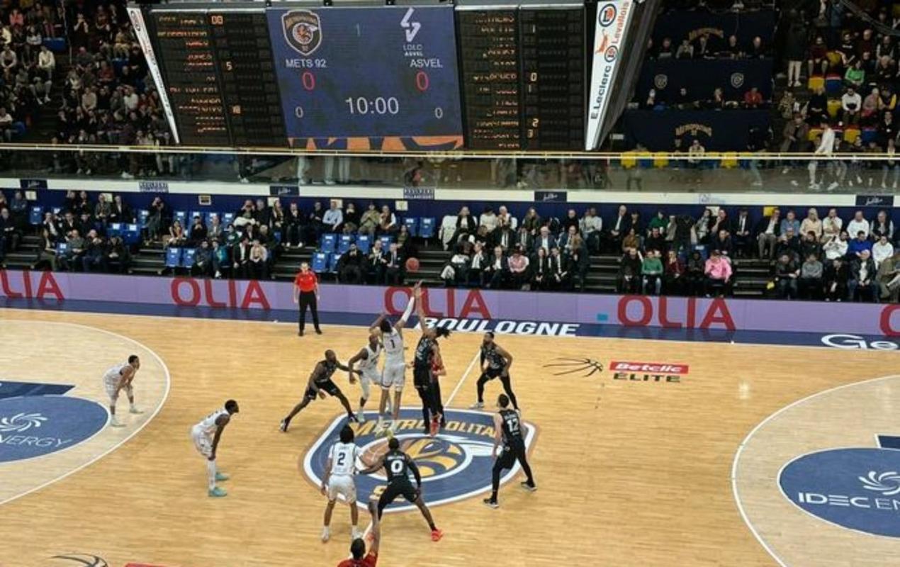 顶级黑又硬！科塔半场7中6豪取13分11篮板2盖帽 狂揽5个前场板